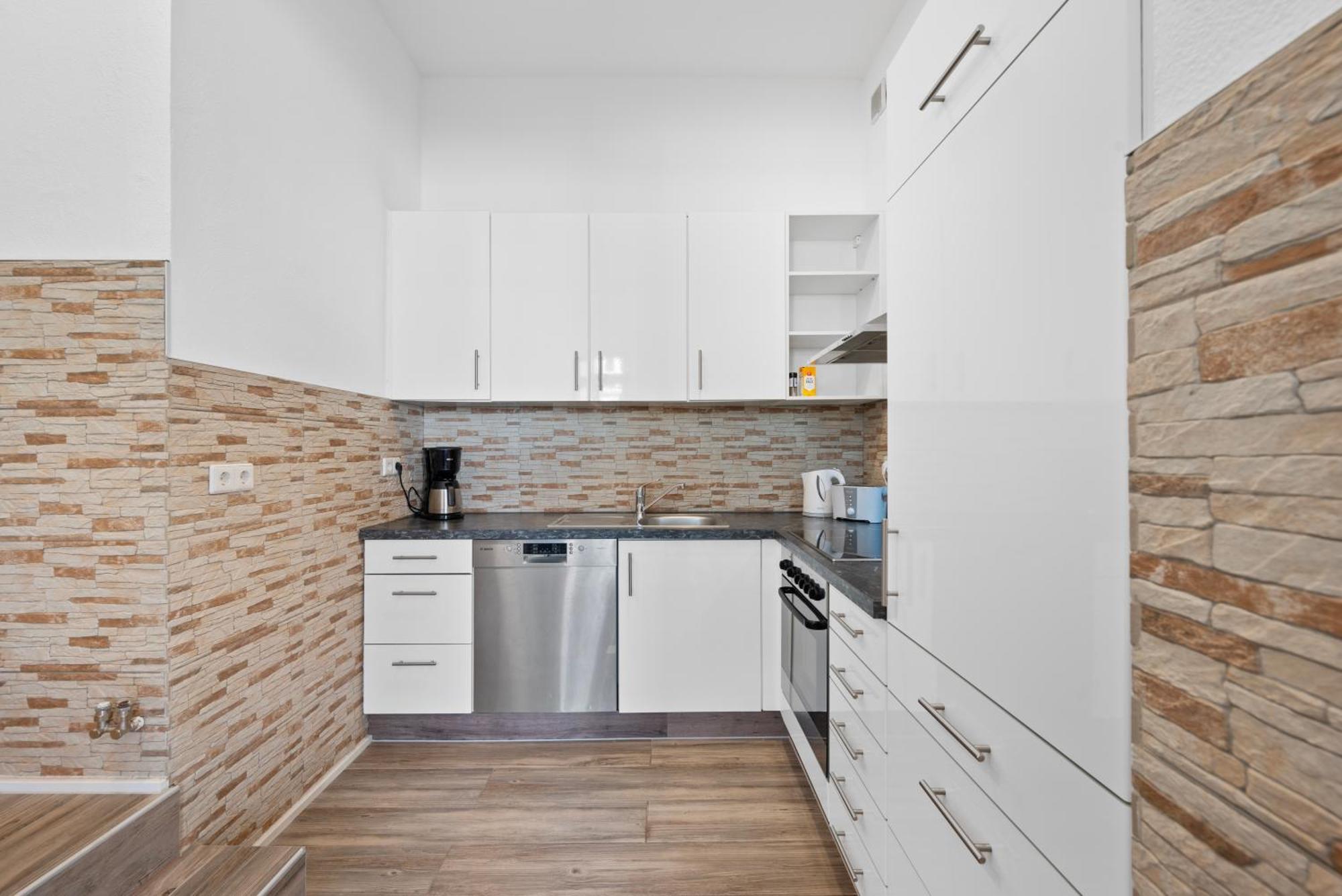 Backhome - Business&Family - Fantastische Schlosslage, Smarttv, Netflix, 50Qm, 24H Checkin - Apartment 1 ลุดวิกสบูร์ก ภายนอก รูปภาพ